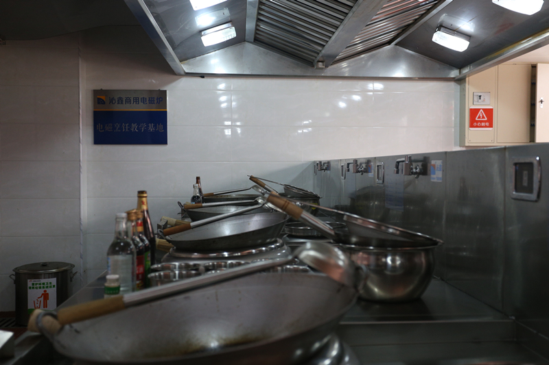 Commercial Induction Wok Cooker And Gas Stove Comparison